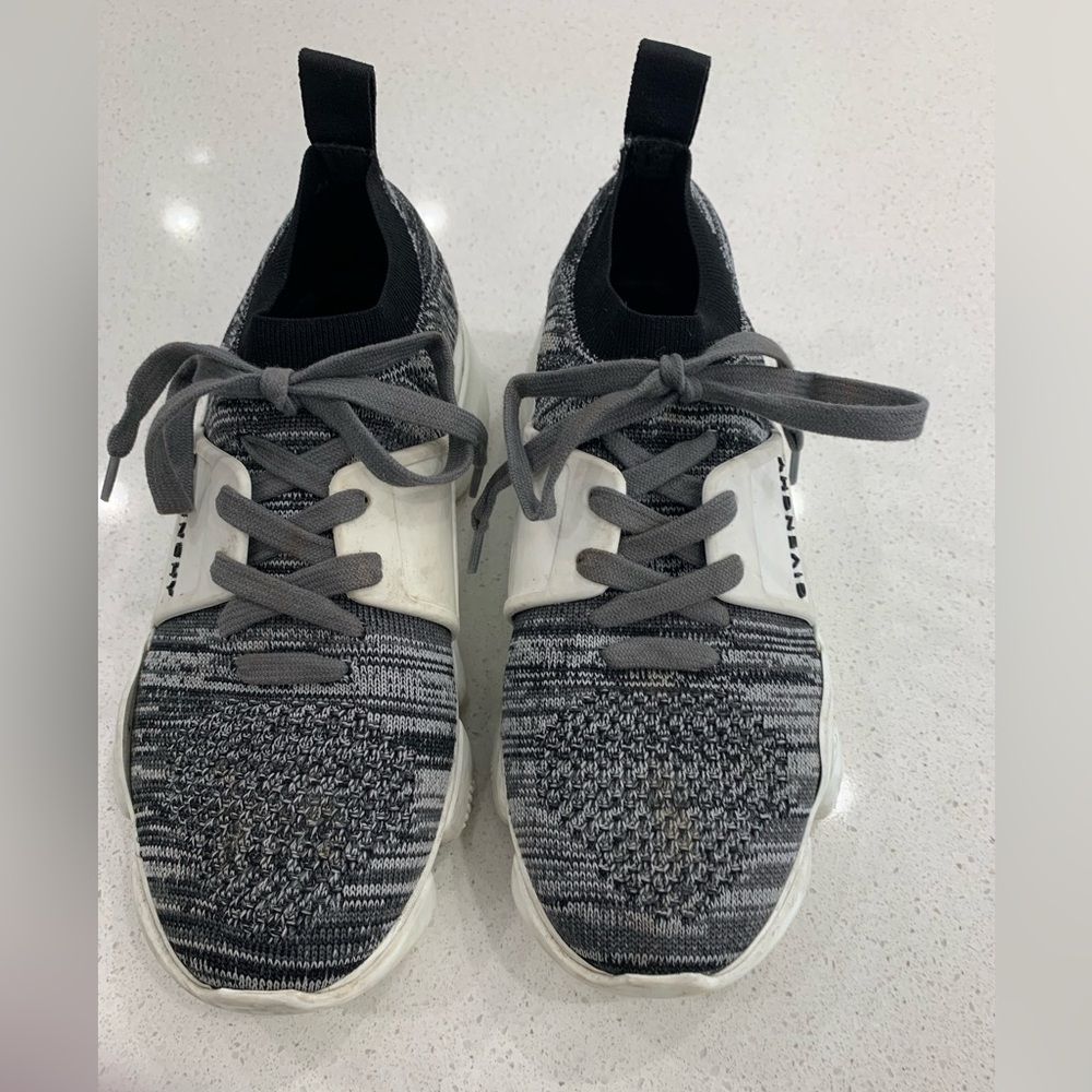 Givenchy blanc noir jaw sneakers size 8